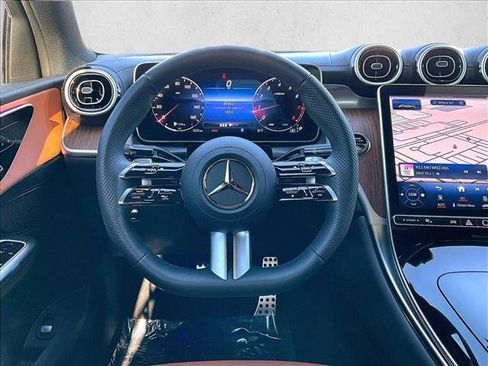 Used 2024 Mercedes-Benz GLC 300 4MATIC image 7