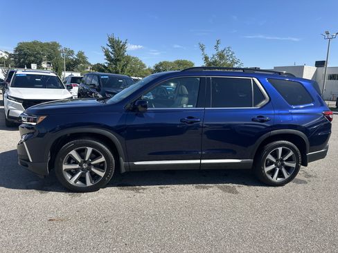 Used 2024 Honda Pilot Touring image 6