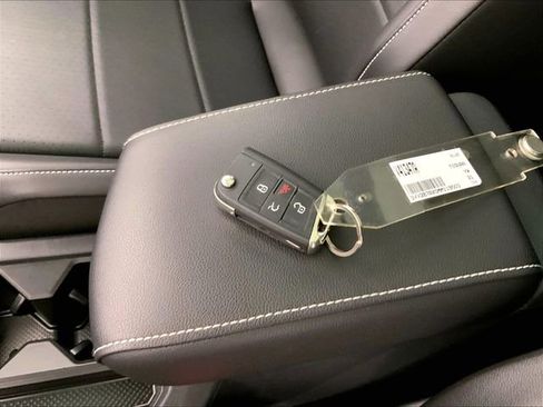 Used 2021 Volkswagen Tiguan SE w/ Panoramic Sunroof Package AWD/4WD image 20