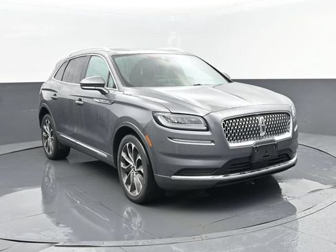 Used 2021 Lincoln Nautilus Reserve AWD/4WD image 3