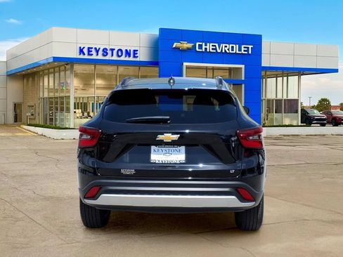 Used 2025 Chevrolet Trax LT FWD image 6