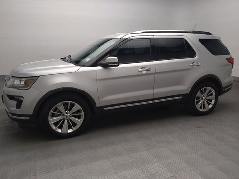 Used 2018 Ford Explorer Limited w/ Equipment Group 301A FWD image 2