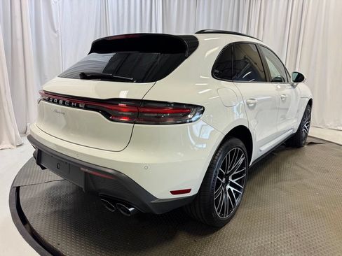 Used 2025 Porsche Macan w/ Premium Package Plus AWD/4WD image 39