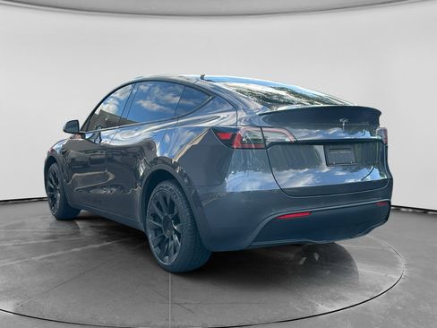 Used 2022 Tesla Model Y Long Range AWD/4WD image 4
