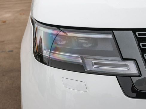 New 2025 Land Rover Range Rover SE image 14
