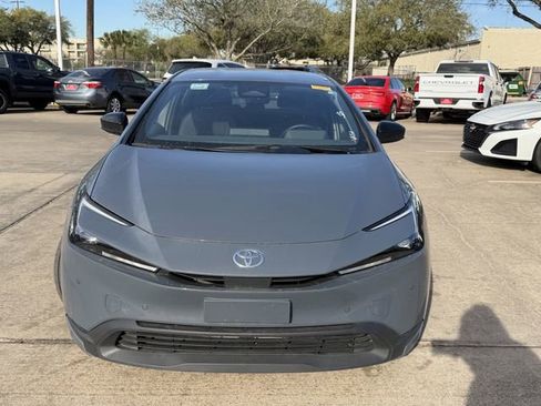 Used 2024 Toyota Prius LE image 2