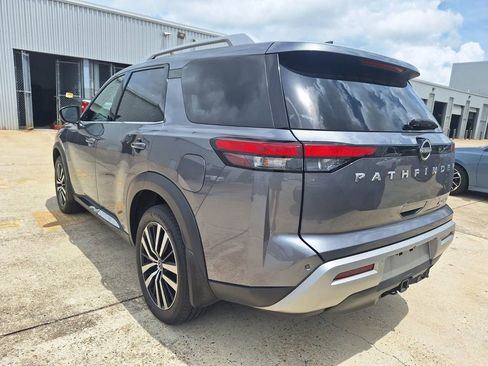 Used 2025 Nissan Pathfinder Platinum FWD image 3