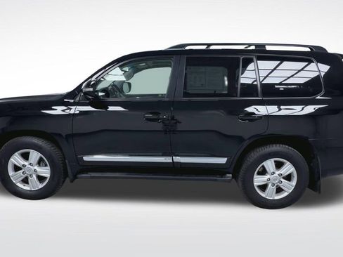 Used 2015 Toyota Land Cruiser image 21