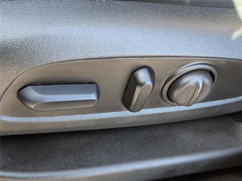 Used 2024 Chevrolet Equinox Premier image 23