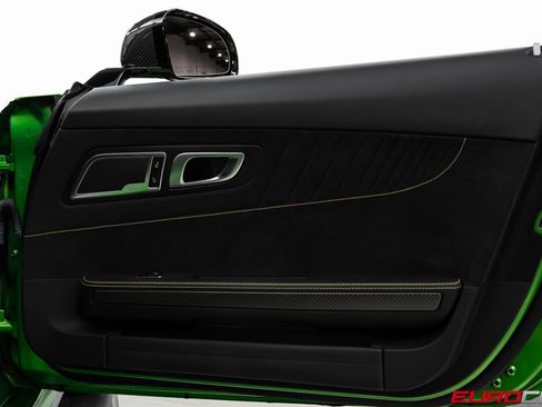 Used 2018 Mercedes-Benz AMG GT R image 27