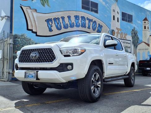 Used 2019 Toyota Tacoma TRD Sport w/ Technology Package image 1