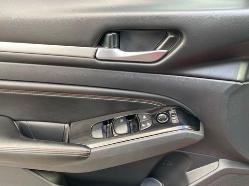 Used 2023 Nissan Altima 2.5 SR w/ SR Premium Package image 26