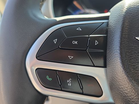 Used 2023 Chrysler Pacifica Touring-L FWD image 26