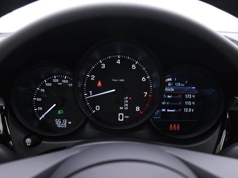 Used 2024 Porsche Macan image 14