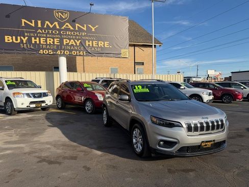Used 2019 Jeep Cherokee Latitude w/ Popular Appearance Group FWD image 6
