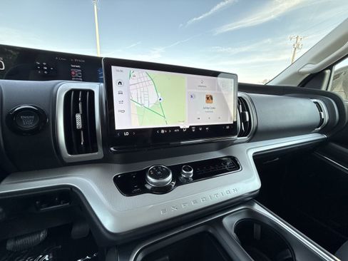 Used 2025 Ford Expedition Max Active RWD image 18