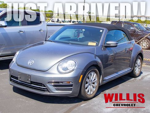 Used 2018 Volkswagen Beetle 2.0T S FWD image 1