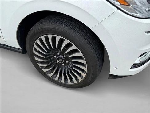 Used 2021 Lincoln Navigator Black Label w/ Cargo Convenience Package AWD/4WD image 11