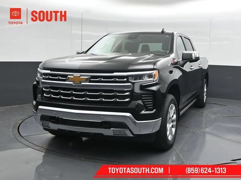 Used 2022 Chevrolet Silverado 1500 LTZ w/ Z71 Off-Road Package AWD/4WD image 5