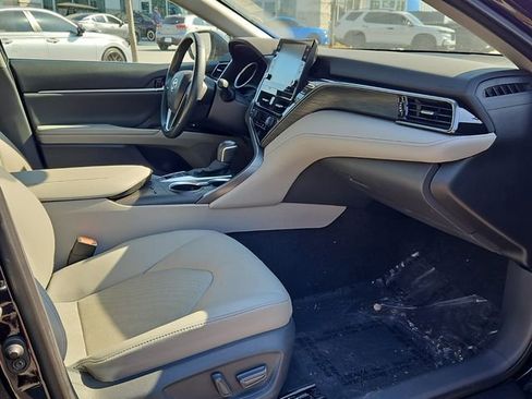 Used 2021 Toyota Camry XLE FWD image 10