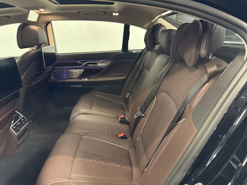 Used 2018 BMW 750i RWD image 17