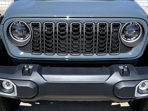 New 2026 Jeep Gladiator Sahara image 30