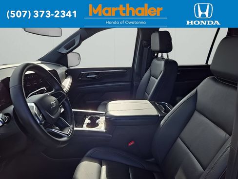 Used 2025 Chevrolet Suburban Z71 AWD/4WD image 9