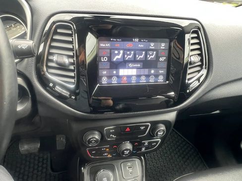 Used 2020 Jeep Compass Latitude AWD/4WD image 18