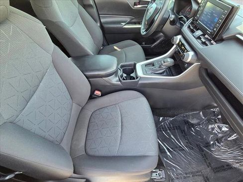 Used 2020 Toyota RAV4 XLE w/ Carpet Mat Package image 19