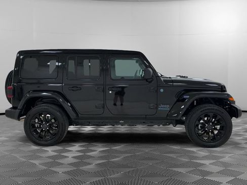 Used 2025 Jeep Wrangler Unlimited Sahara w/ Safety Group AWD/4WD image 6