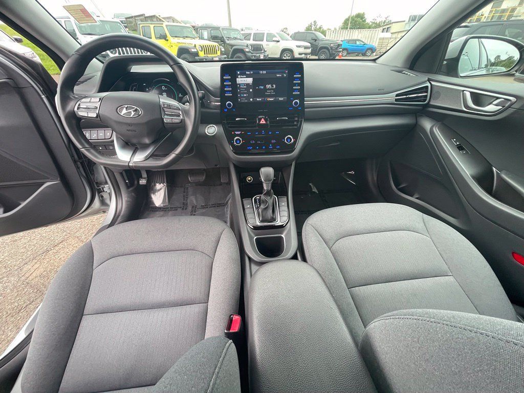 Used 2020 Hyundai Ioniq SE FWD image 3