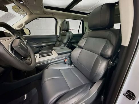 Used 2025 Lincoln Navigator Reserve image 22