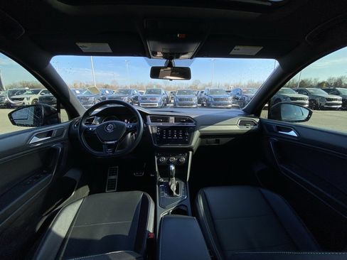 Used 2021 Volkswagen Tiguan SE image 24