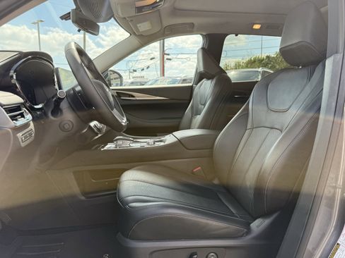 Certified 2025 INFINITI QX60 Luxe w/ Vision Package image 11