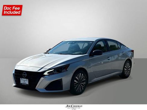 Used 2024 Nissan Altima 2.5 SV FWD image 1