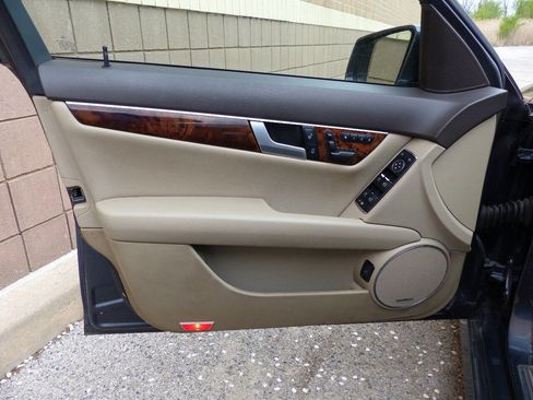 Used 2013 Mercedes-Benz C 250 Sedan image 24