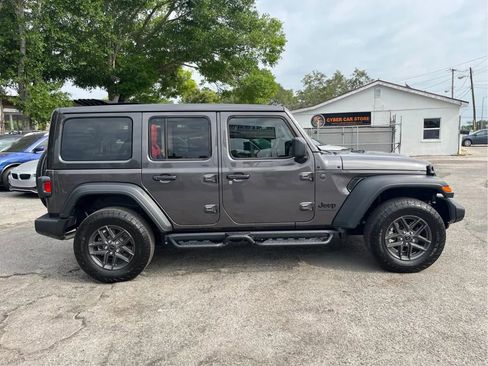 Used 2025 Jeep Wrangler Unlimited Sport AWD/4WD image 4