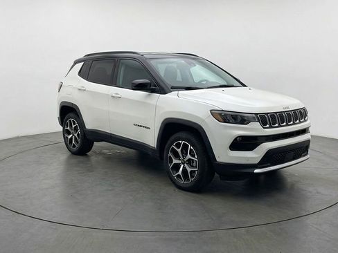 Used 2025 Jeep Compass Limited AWD/4WD image 2