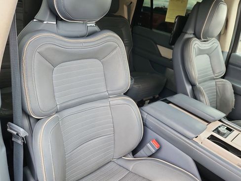 Used 2018 Lincoln Navigator Black Label AWD/4WD image 18