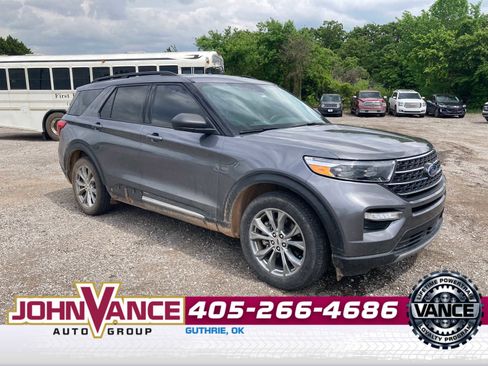 Used 2022 Ford Explorer XLT w/ Equipment Group 202A image 9