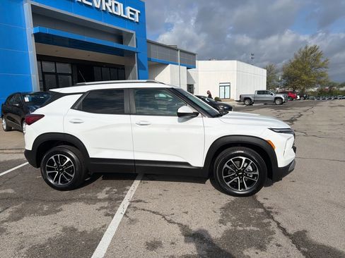 Certified 2025 Chevrolet TrailBlazer LT image 2