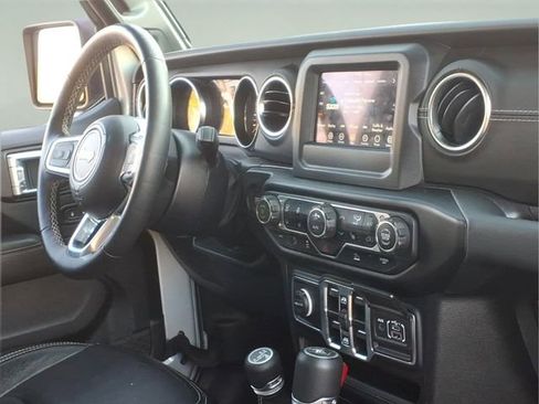 Used 2022 Jeep Wrangler Unlimited Sahara w/ LED Lighting Group AWD/4WD image 13