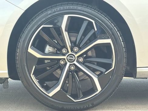 Used 2024 Nissan Altima 2.5 SR FWD image 30