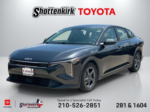 Used 2025 Kia K4 FWD image 1