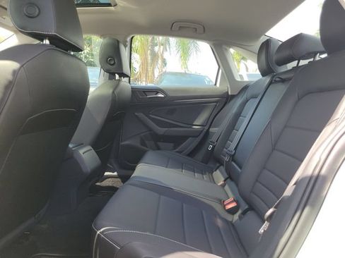 Used 2023 Volkswagen Jetta SE w/ Panoramic Sunroof Package FWD image 11