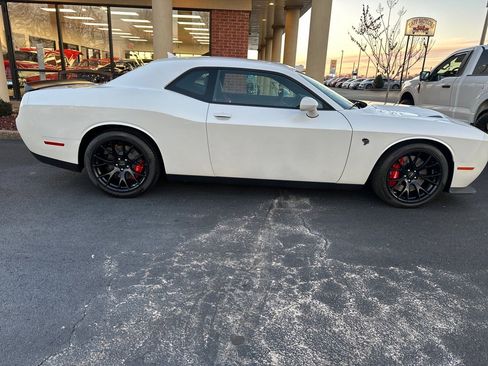 Used 2015 Dodge Challenger SRT Hellcat image 8