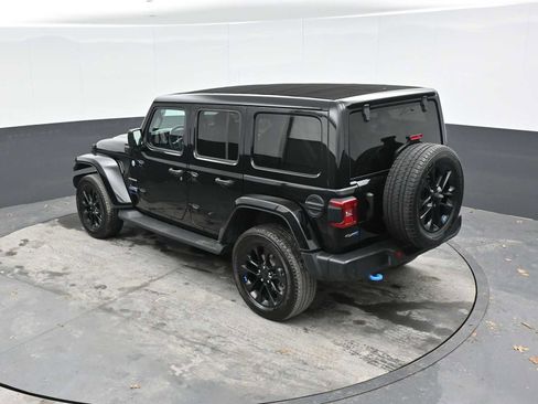 Used 2023 Jeep Wrangler Unlimited Sahara w/ Cold Weather Group AWD/4WD image 25