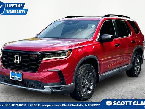 Used 2023 Honda Pilot TrailSport image 3