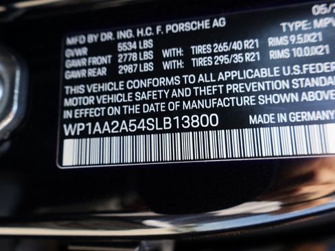 New 2025 Porsche Macan image 38