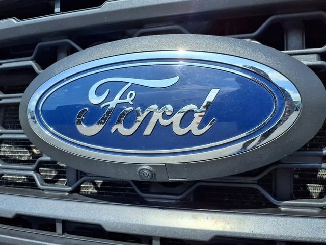 Used 2023 Ford F250 Lariat w/ Sport Appearance Package AWD/4WD image 3